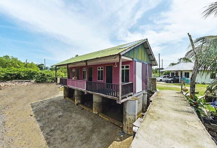 酒店 Oyo 90708 D Kuala Waterfront Chalet & Boat Charters
