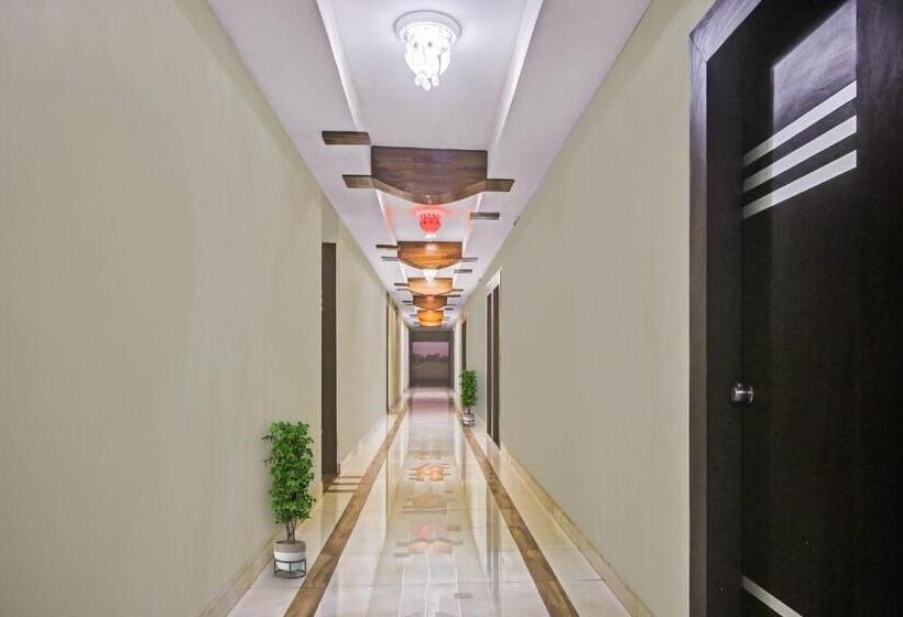 בית מלון כפרי Oyo Flagship 80488  Vrundawan