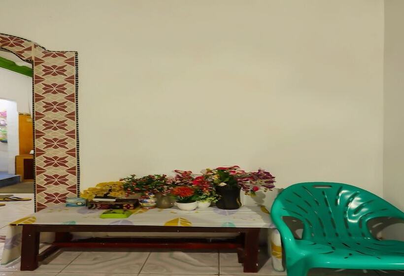 فندق Spot On 92115 Homestay Bude Sri