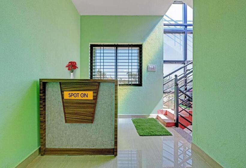 ホテル Spot On B R Comforts Krs Back Water