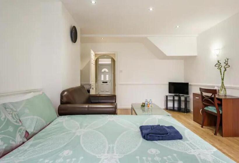 پانسیون Eltar Hostle