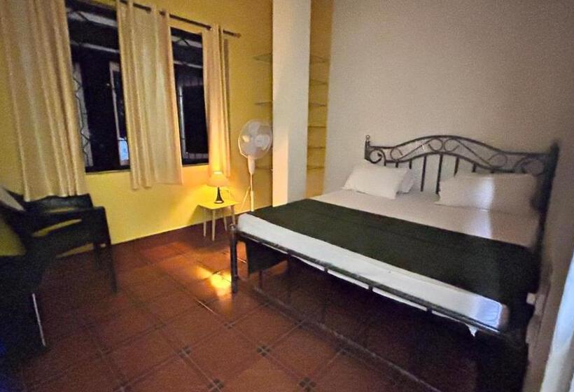 بنسيون Muffys Guest House