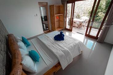 استراحتگاه Kalimaja Amed Villa