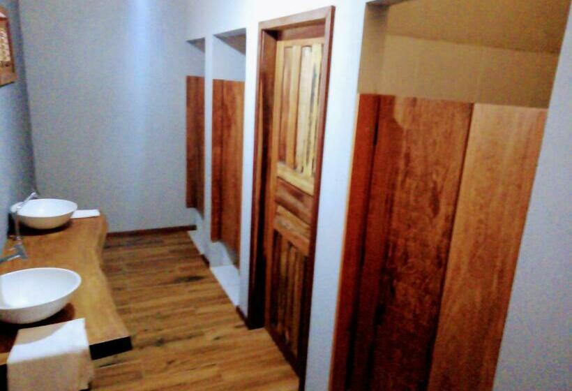 هاستل Tikira Quarto Atins