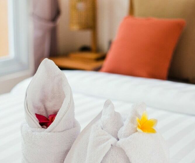 تختخواب و صبحانه Donguri House Bali