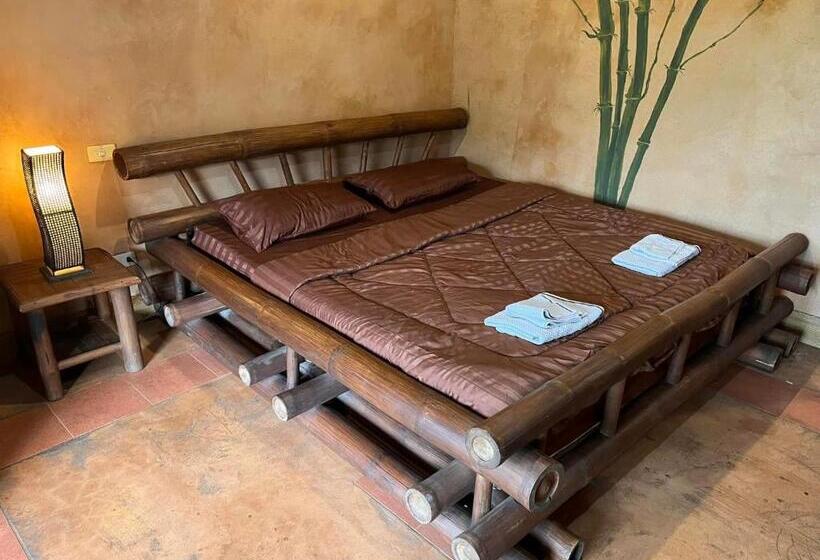 هتل Akha River House Cr