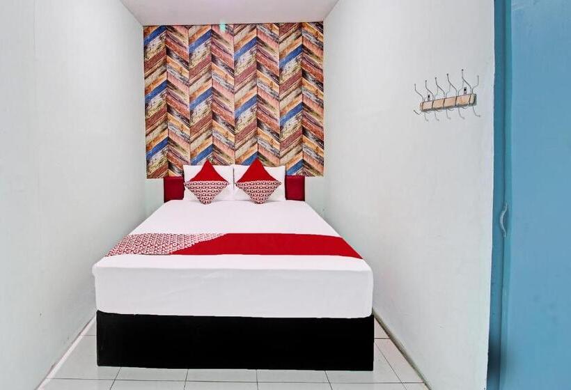 호텔 Oyo 92032 Utama  & Karaoke