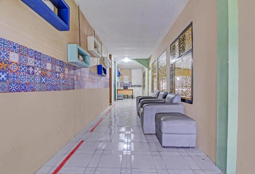 호텔 Oyo 92032 Utama  & Karaoke