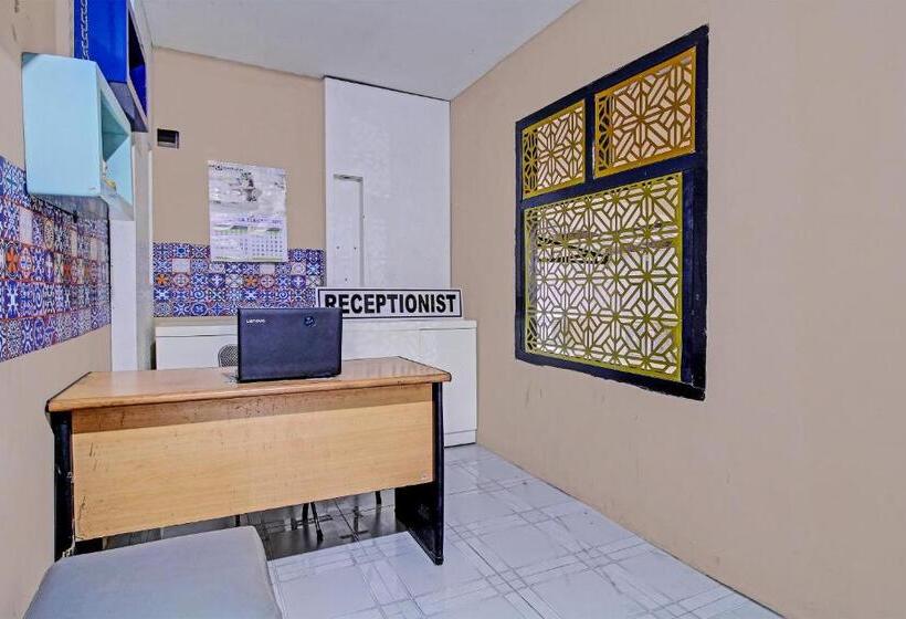 호텔 Oyo 92032 Utama  & Karaoke