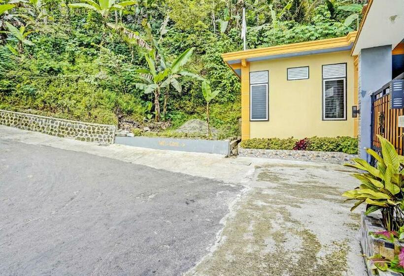 Отель Oyo 92049 D Jamus Resort Telaga Ngebel