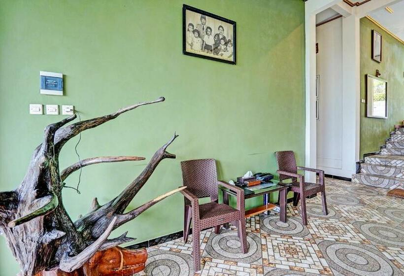 호텔 Oyo 92049 D Jamus Resort Telaga Ngebel