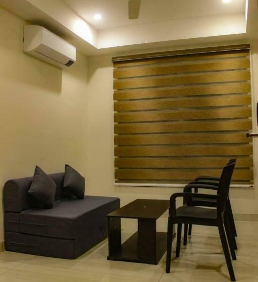 Отель Rr Mount Elite Suites