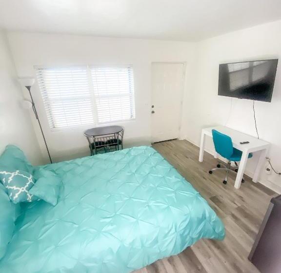 Мотель Uptown Inn & Suites