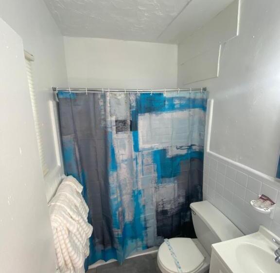 Мотель Uptown Inn & Suites