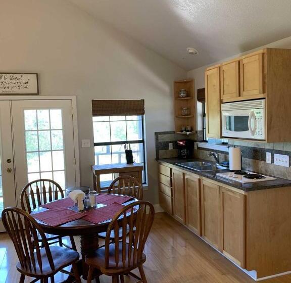 Пансион Hill Country Hideout
