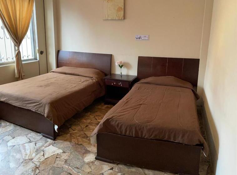 هاستل Alojamientos Hostal Rest House