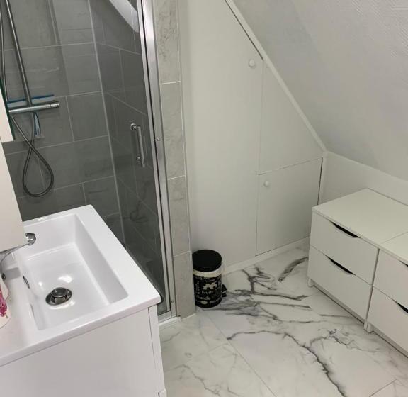 住宿加早餐  Chambre Rustique Avec Double Lit Et Sa Salle De Bain Privée