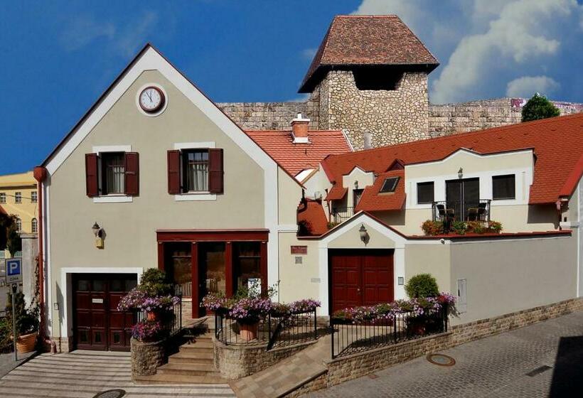 تختخواب و صبحانه Pátria Panzió