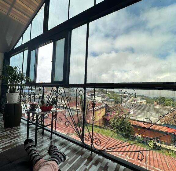 هتل Aaron Filandia