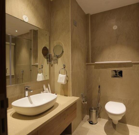 هتل Clarks Inn Express , Dehradun