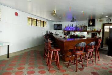 Platinum Hotel By Bluebookers