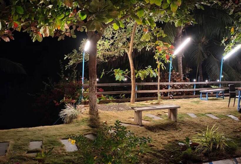 בית מלון כפרי Sea Breeze Beach Resort