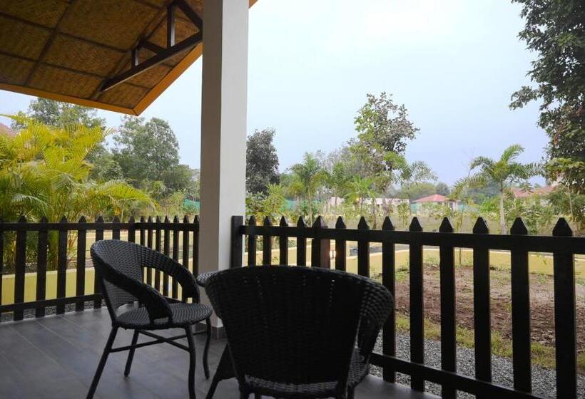Отель The Infinity Pench Resort