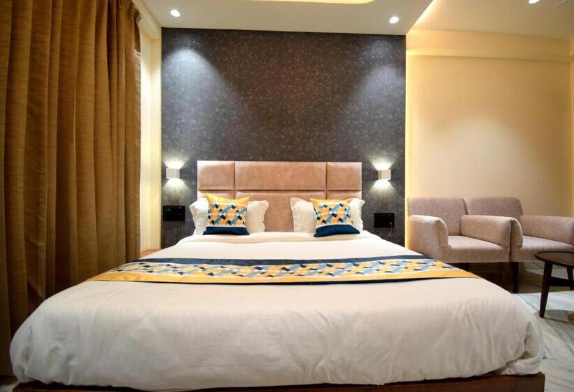 The Sky Imperial Hotel Sugam   10 Meters From Shrinathji Temple