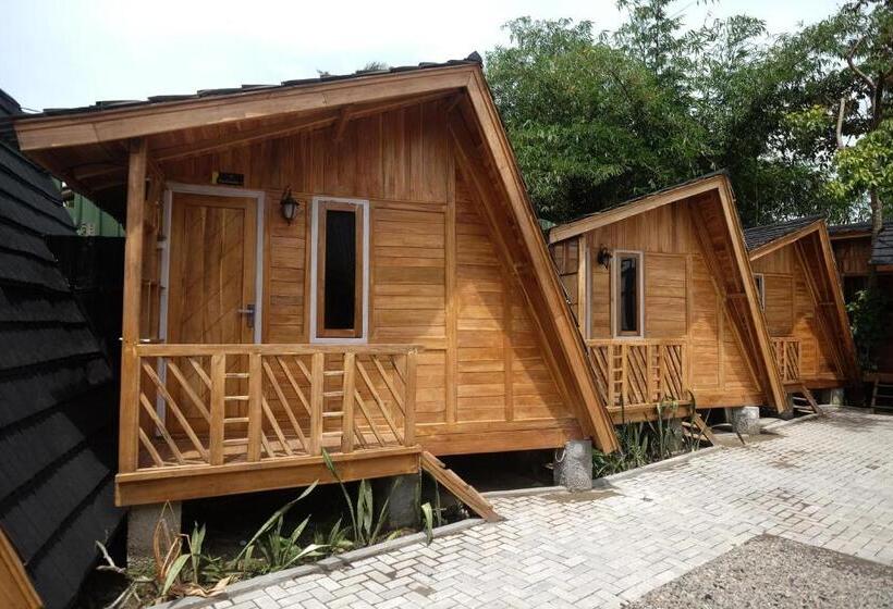 هتل Urbanview Villa Kolopaking Kebumen By Reddoorz