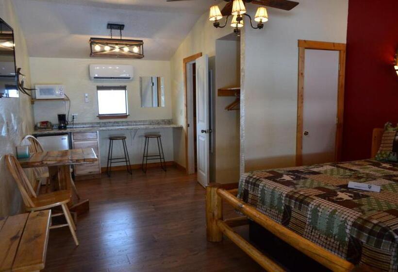 Nine Pines Motel