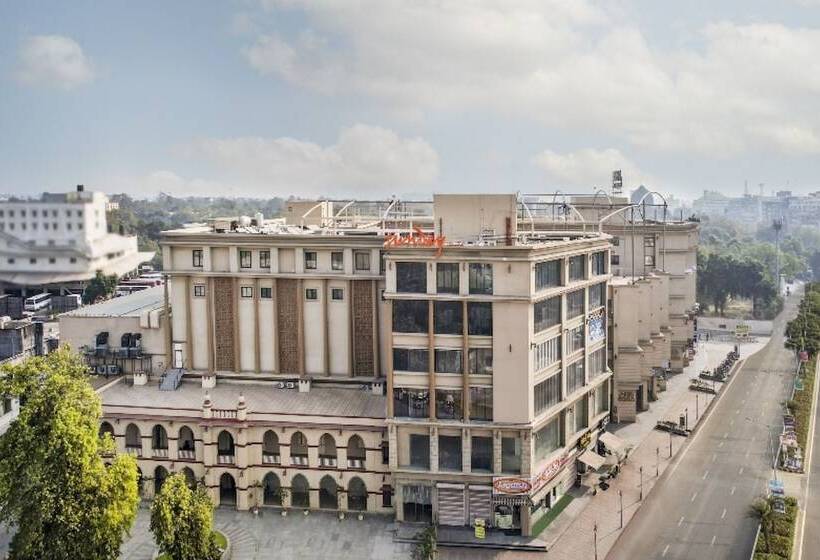 Sunday Hotel Vadodara