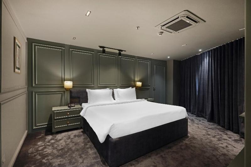 Sunday Hotel Vadodara