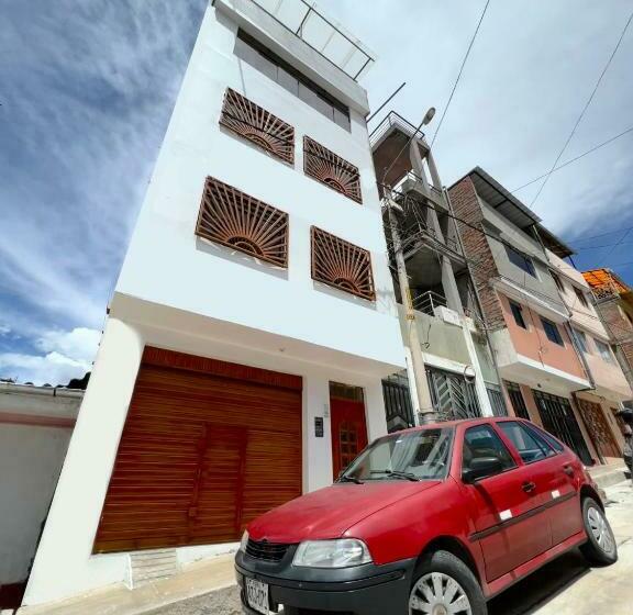 Tony Montaña B&b