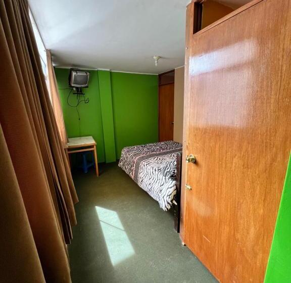Tony Montaña B&b