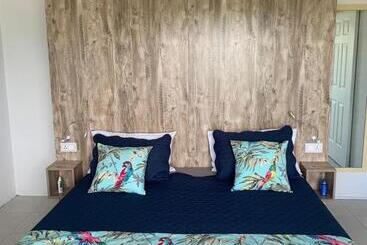 تختخواب و صبحانه Cosy Corner