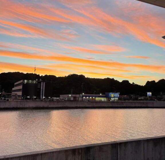 Bridge33 Cafe And Hostel