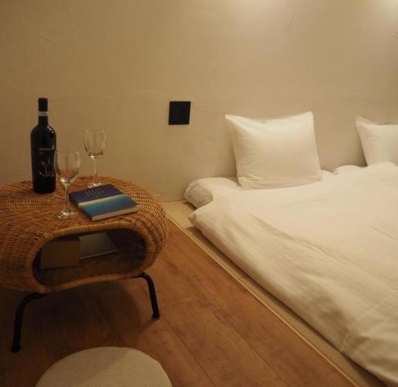 Bridge33 Cafe And Hostel