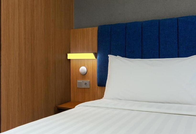 هتل Aston Inn Cilacap
