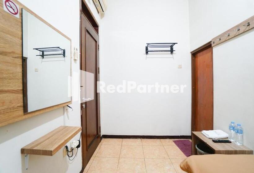 هتل Bright Residence Near Itc Mangga Dua Mitra Reddoorz