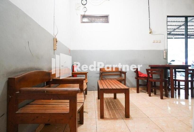 هتل Bright Residence Near Itc Mangga Dua Mitra Reddoorz