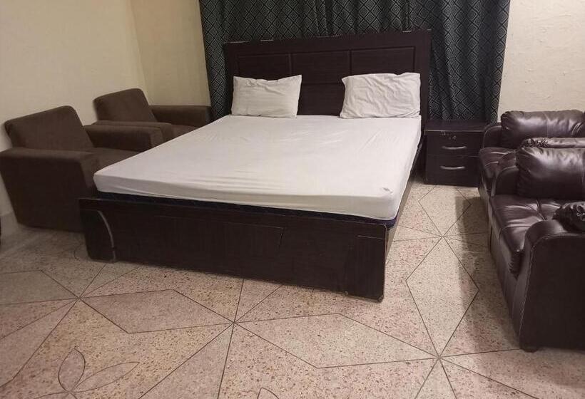 هتل Karachi Guest House & Couple