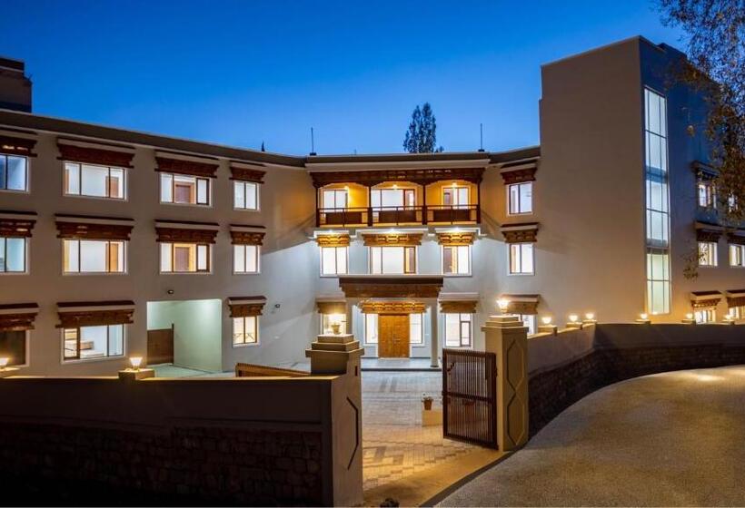 Отель Karma Residency