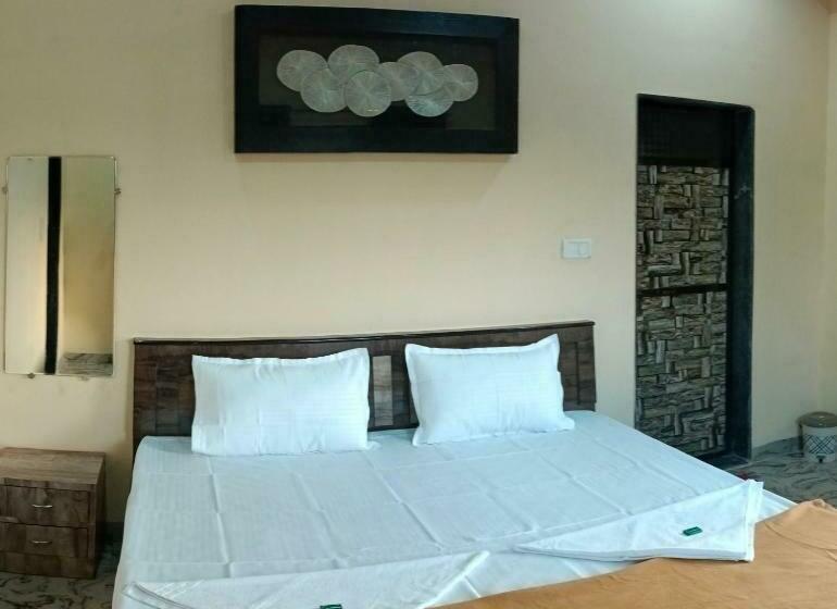 בית מלון כפרי Maratha Darbar Water Park & Resort