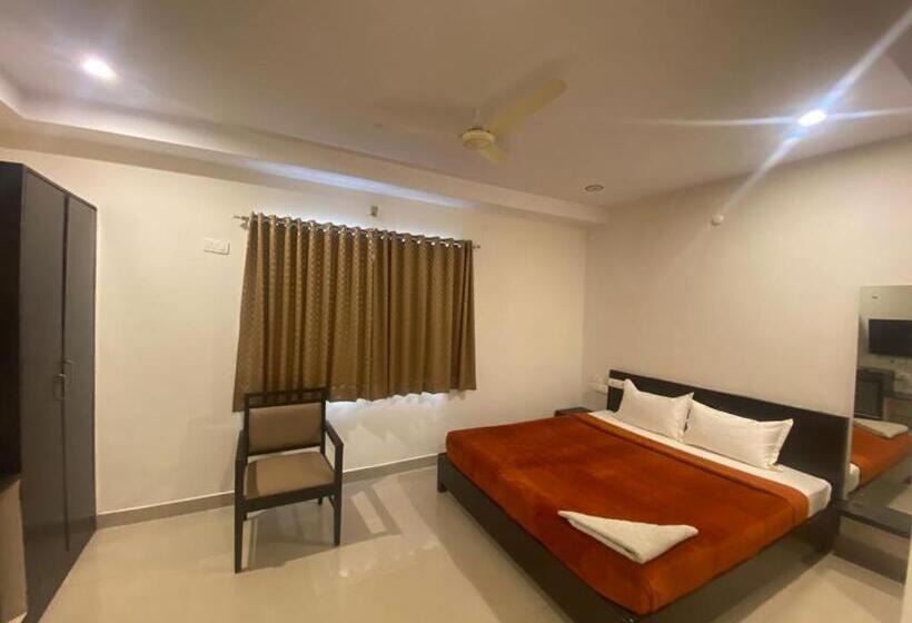 هتل Shloka Residency