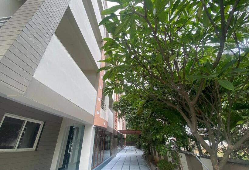هتل Shloka Residency