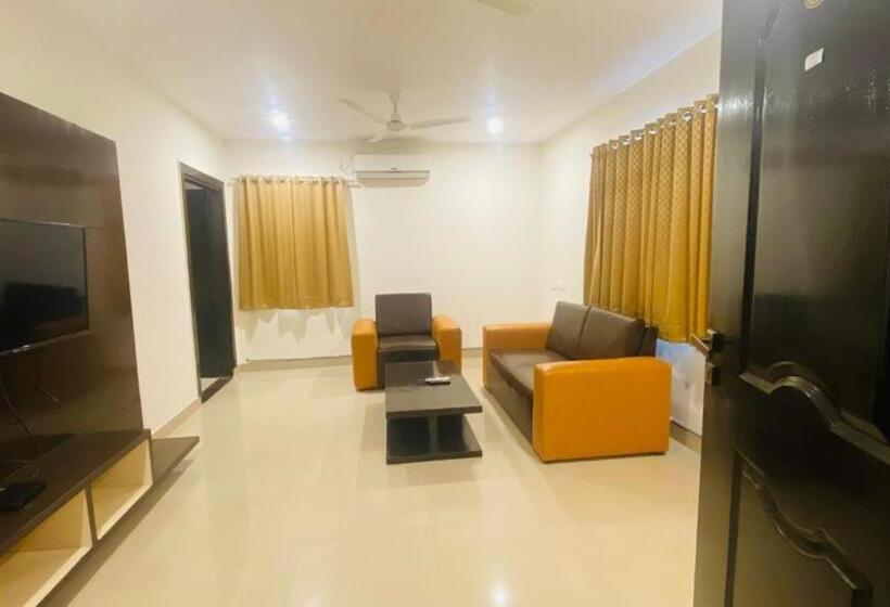 هتل Shloka Residency