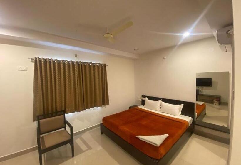 هتل Shloka Residency