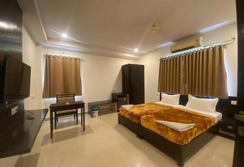 هتل Shloka Residency