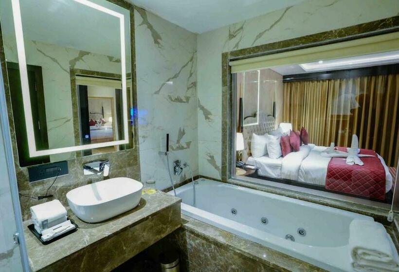 בית מלון כפרי The Grand Nirvana