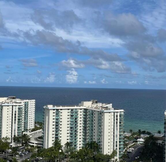 Hyde Beach House Lux Apartment